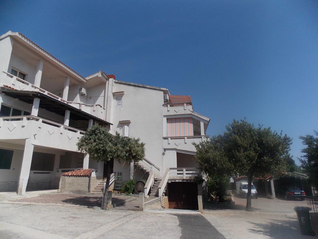 Apartmani Emilio Novalja Εξωτερικό φωτογραφία