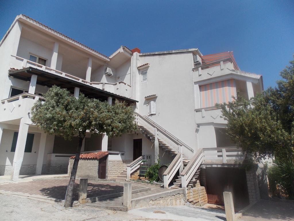 Apartmani Emilio Novalja Εξωτερικό φωτογραφία