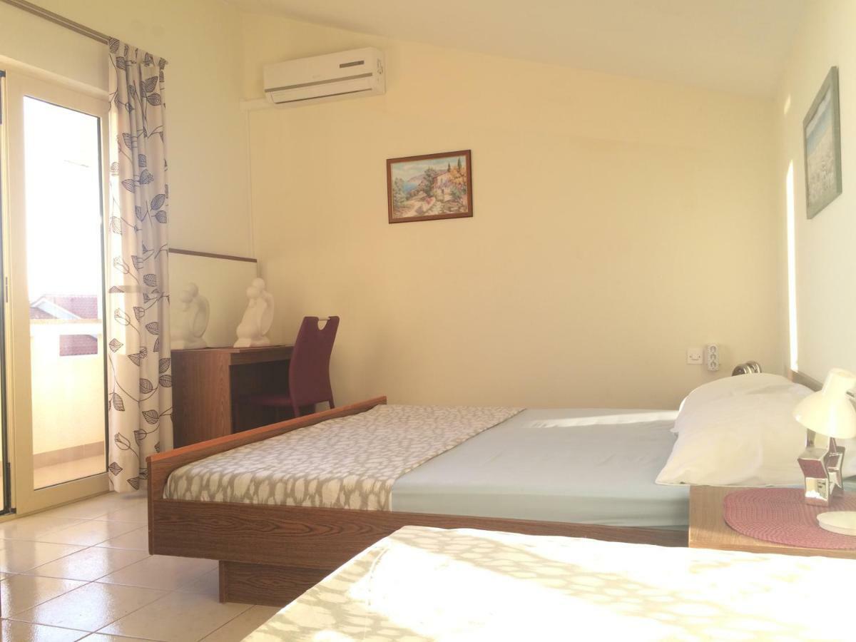 Apartmani Emilio Novalja Εξωτερικό φωτογραφία