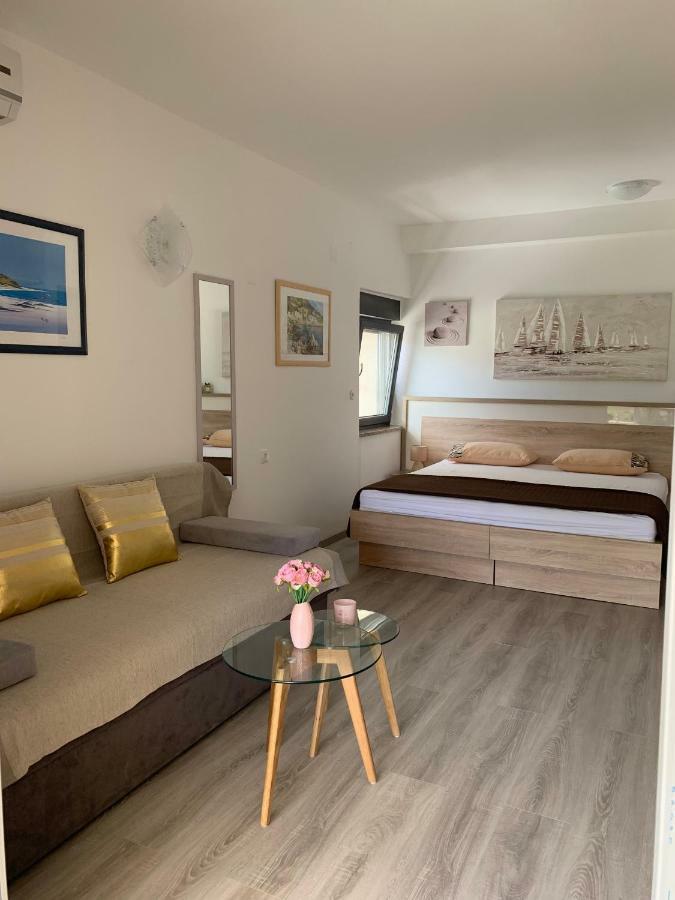 Apartmani Emilio Novalja Εξωτερικό φωτογραφία