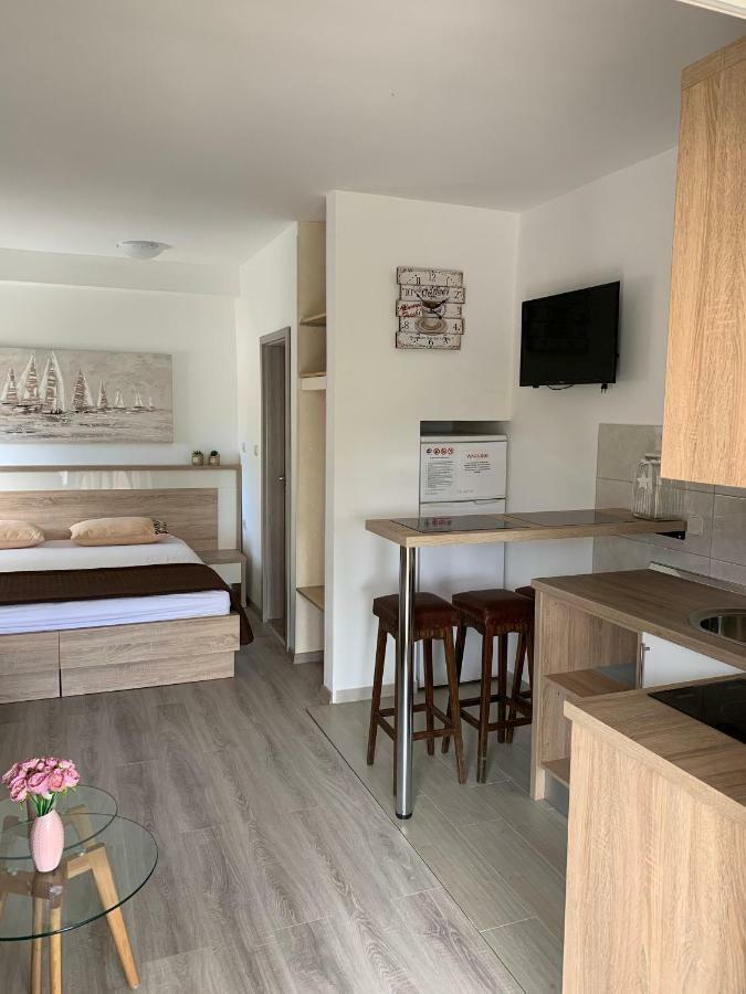 Apartmani Emilio Novalja Εξωτερικό φωτογραφία