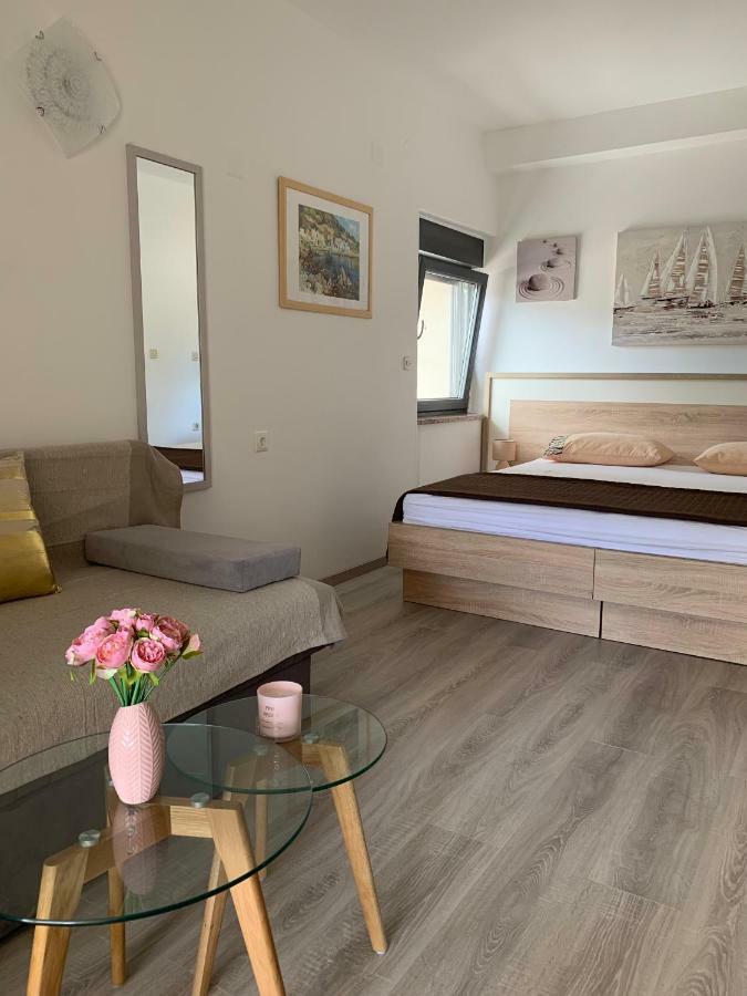 Apartmani Emilio Novalja Εξωτερικό φωτογραφία